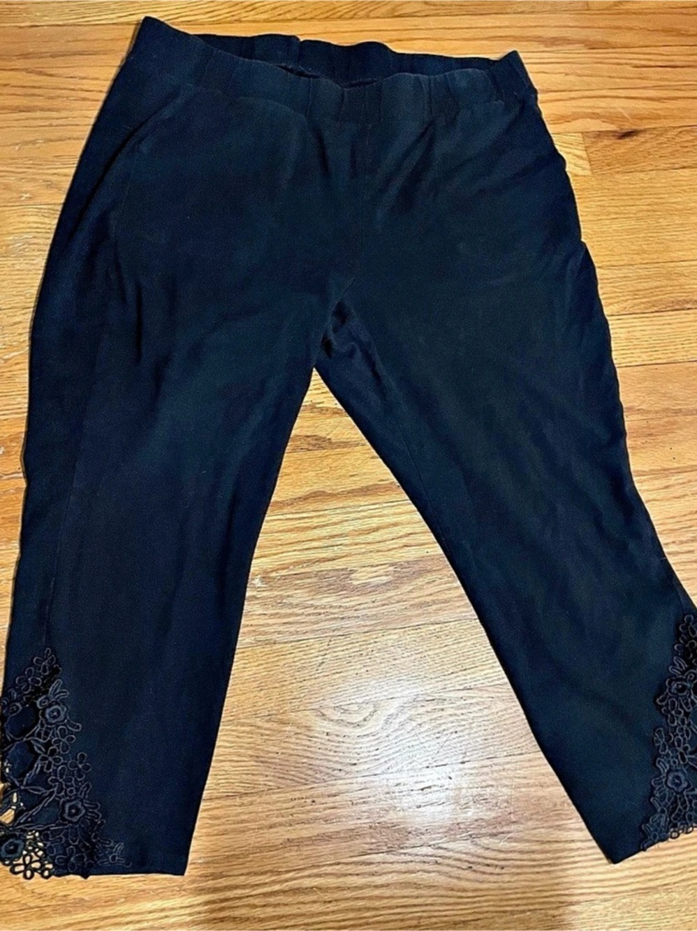 Torrid Black Floral Cutout Pocket Leggings – Size 3